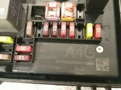 GM 22938539 Fuse & Relay Box, Front